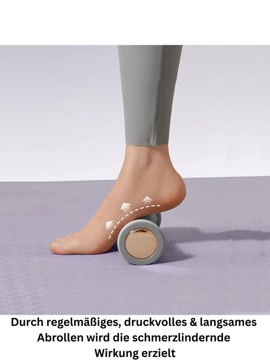 Anwendung eines Fußrollers gegen Fersensporn – gezielte Massage zur Schmerzlinderung